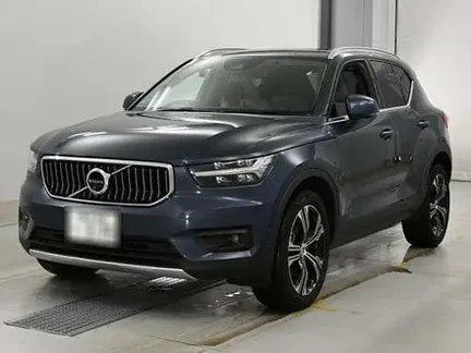 2022 VOLVO XC40
