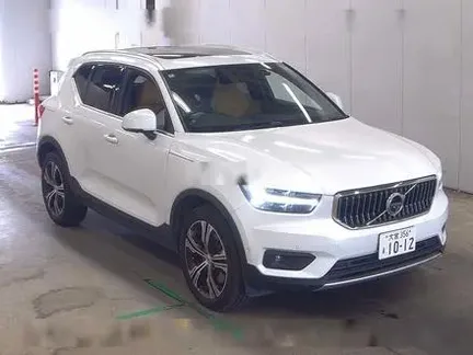 2022 VOLVO XC40