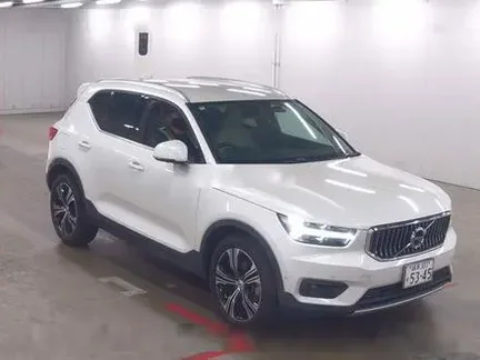 2022 VOLVO XC40