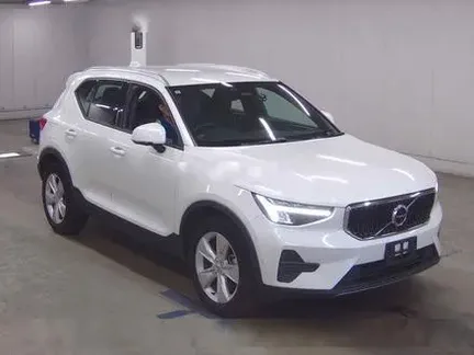 2022 VOLVO XC40