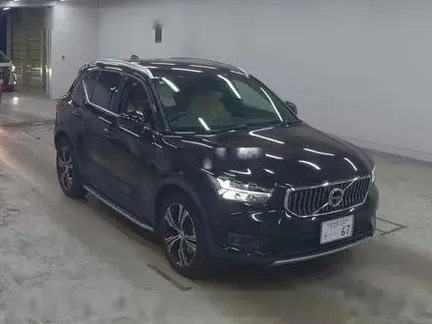 2022 VOLVO XC40