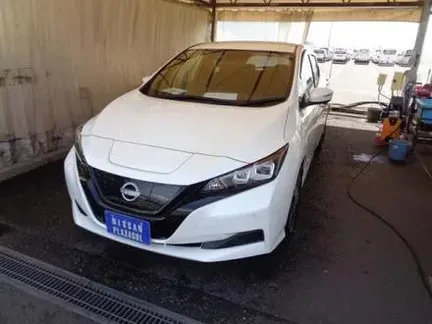 2022 NISSAN LEAF
