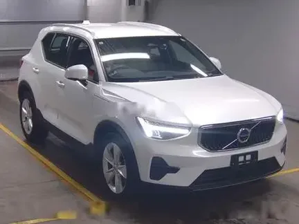 2022 VOLVO XC40
