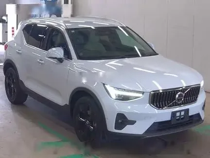 2023 VOLVO XC40