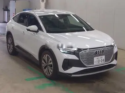 2022 AUDI Q4