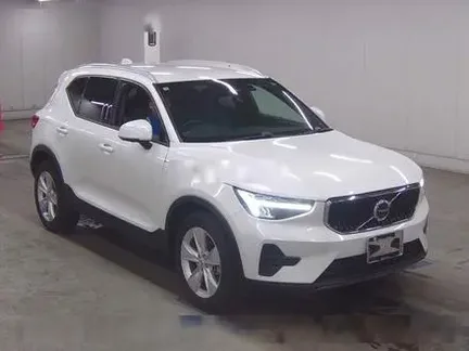 2023 VOLVO XC40