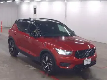 2022 VOLVO XC40