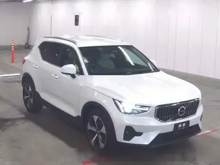 2022 VOLVO XC40