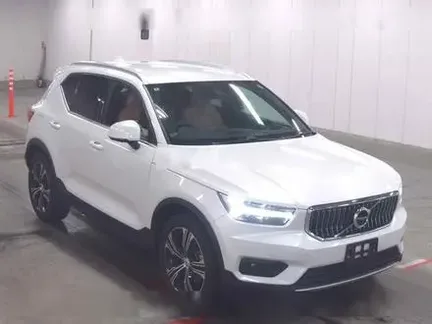 2022 VOLVO XC40