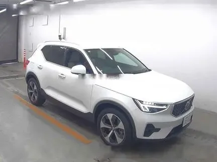 2022 VOLVO XC40