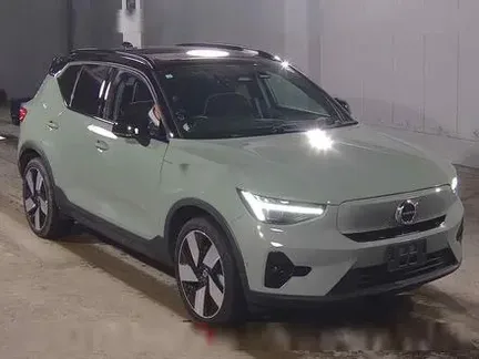 2023 VOLVO XC40