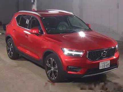 2022 VOLVO XC40