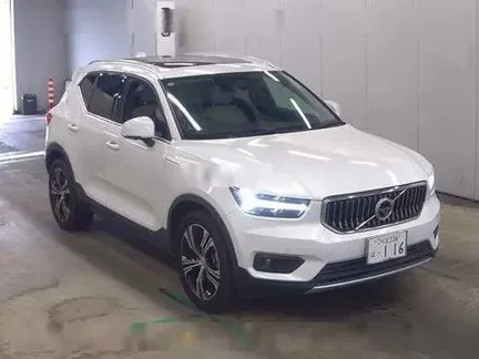 2022 VOLVO XC40