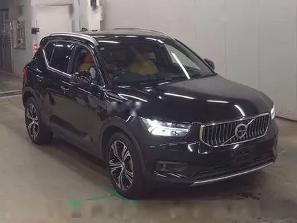 2022 VOLVO XC40