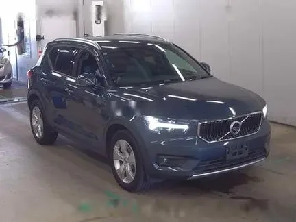 2022 VOLVO XC40