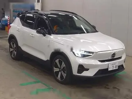 2023 VOLVO XC40