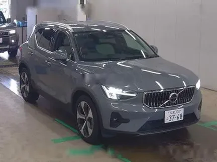 2022 VOLVO XC40