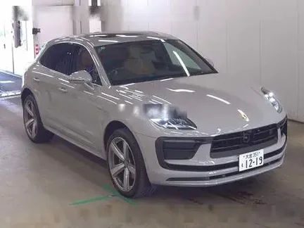 2025 PORSCHE MACAN