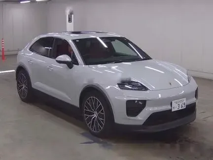 2025 PORSCHE MACAN