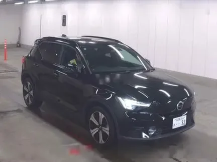 2022 VOLVO XC40