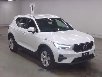 2023 VOLVO XC40