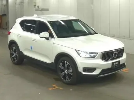 2022 VOLVO XC40