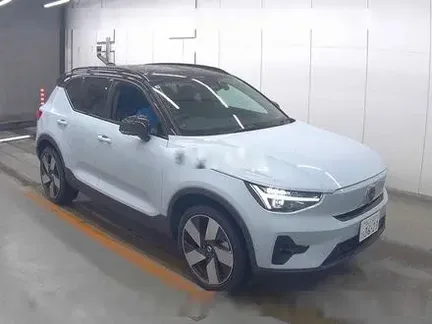 2023 VOLVO XC40