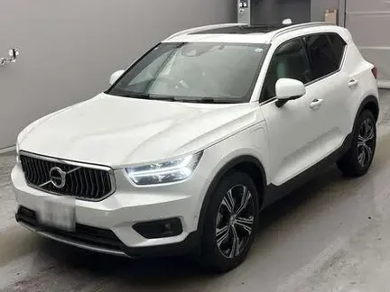 2022 VOLVO XC40