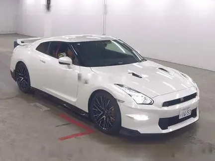 2025 NISSAN GT-R