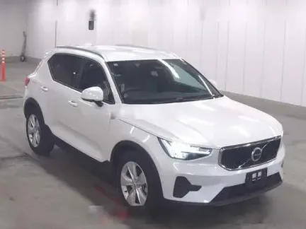 2024 VOLVO XC40