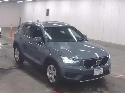 2022 VOLVO XC40