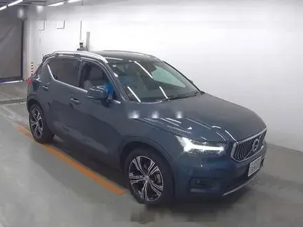 2022 VOLVO XC40