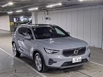 2025 VOLVO XC40