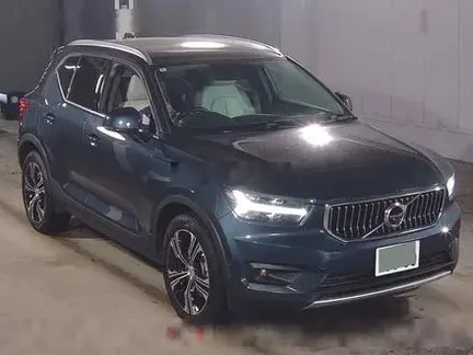 2022 VOLVO XC40