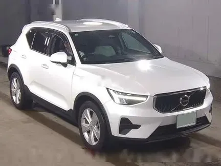 2022 VOLVO XC40