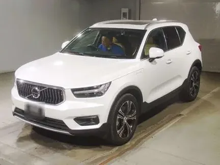 2022 VOLVO XC40
