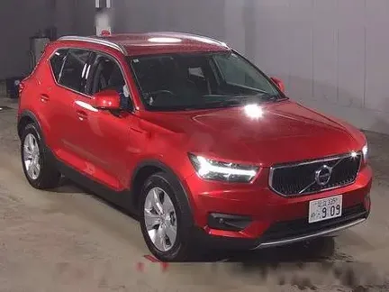 2022 VOLVO XC40