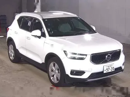 2022 VOLVO XC40