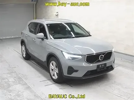 2024 VOLVO XC40