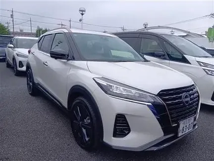2024 NISSAN KICKS