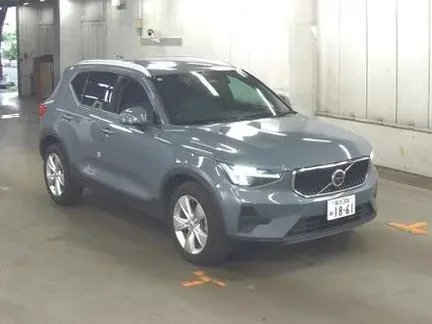 2023 VOLVO XC40