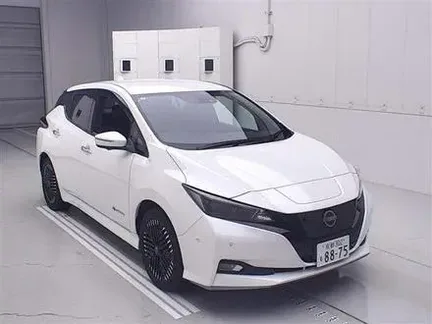 2023 NISSAN LEAF