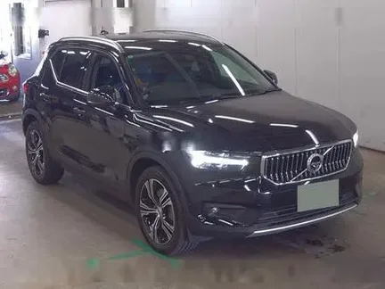 2022 VOLVO XC40