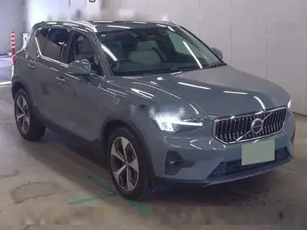 2023 VOLVO XC40