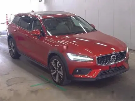 2022 VOLVO V60