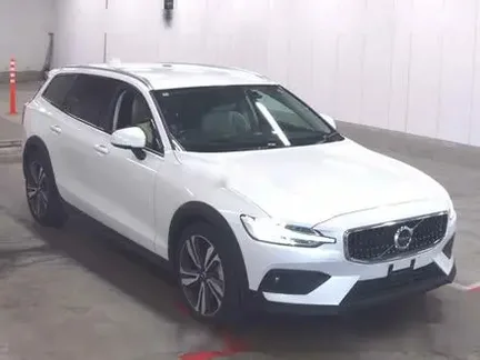 2022 VOLVO V60