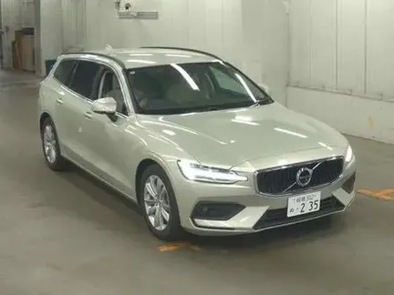 2022 VOLVO V60