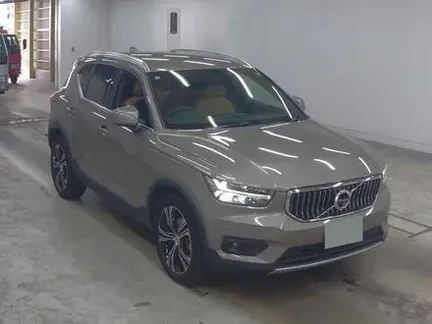 2022 VOLVO XC40