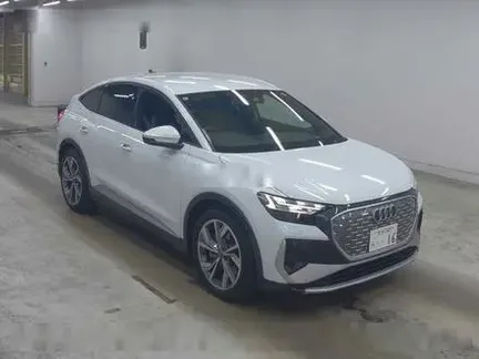 2022 AUDI Q4