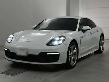 2022 PORSCHE PANAMERA